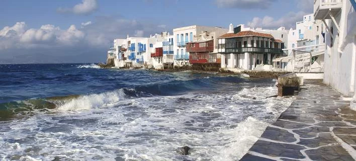 Ξυλοκόπησαν άγρια έξω από μπαρ τον πρώην αντιδήμαρχο Μυκόνου